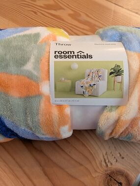 Room Essentials Multicolor Plush Throw Blanket